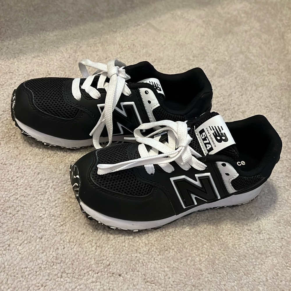 New balance 574, white and black size 1 little boys